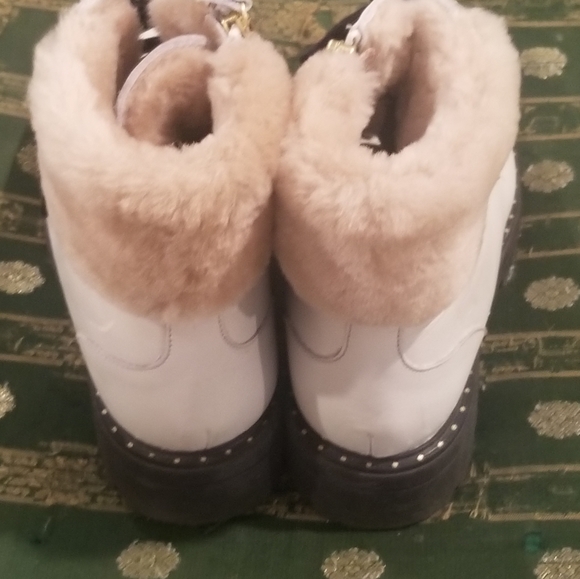 White leather boots - Picture 3 of 6